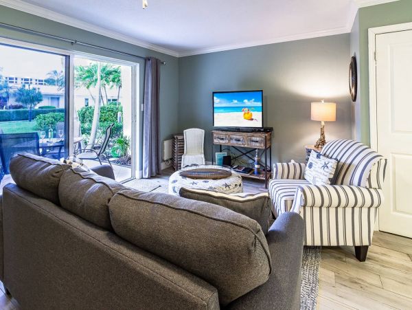 Sarasota Vacation Condo Sleeps Five Guests