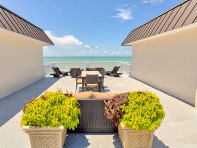 Sanibel Vacation Condo Sleeps Four Guests