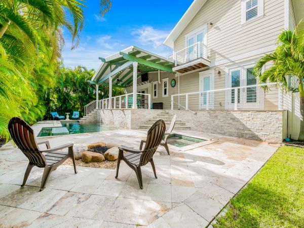 Holmes Beach Four Bedroom Vacation Pool Home Sleeps 8