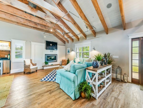 Holmes Beach Four Bedroom Vacation Pool Home Sleeps 8