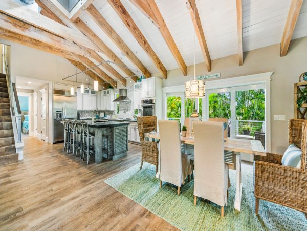 Holmes Beach Four Bedroom Vacation Pool Home Sleeps 8