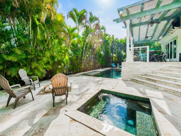Holmes Beach Four Bedroom Vacation Pool Home Sleeps 8