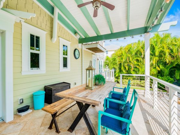 Holmes Beach Four Bedroom Vacation Pool Home Sleeps 8