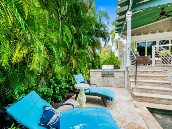 Holmes Beach Four Bedroom Vacation Pool Home Sleeps 8