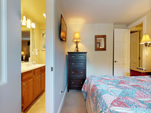 Great Value Vail Four Bedroom Vacation Condo Walk to Lifts
