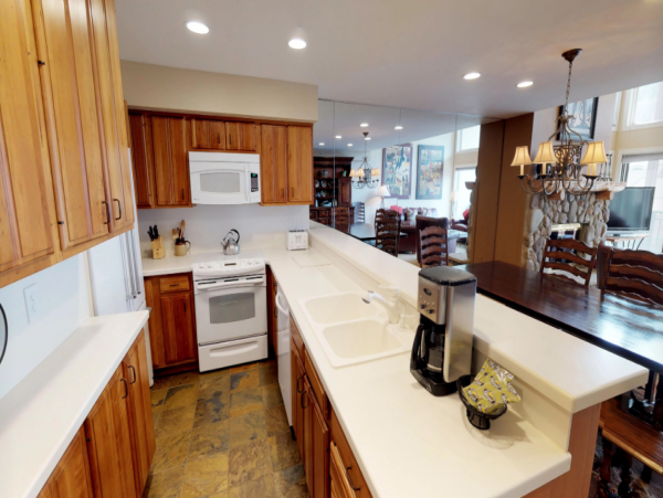 Great Value Vail Four Bedroom Vacation Condo Walk to Lifts