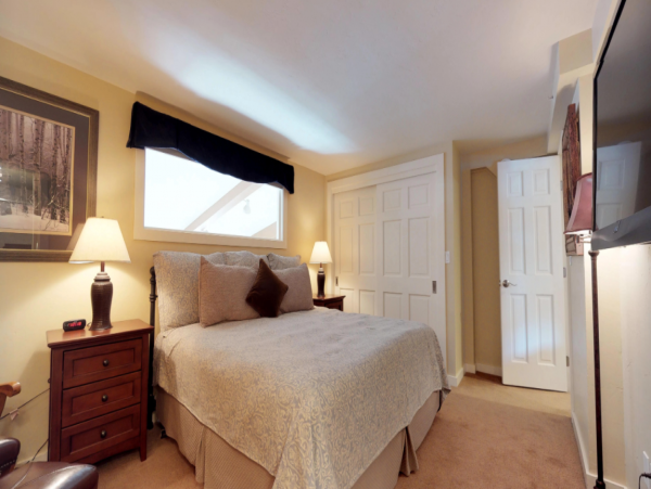 Great Value Vail Four Bedroom Vacation Condo Walk to Lifts