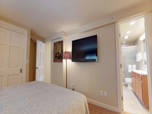 Great Value Vail Four Bedroom Vacation Condo Walk to Lifts