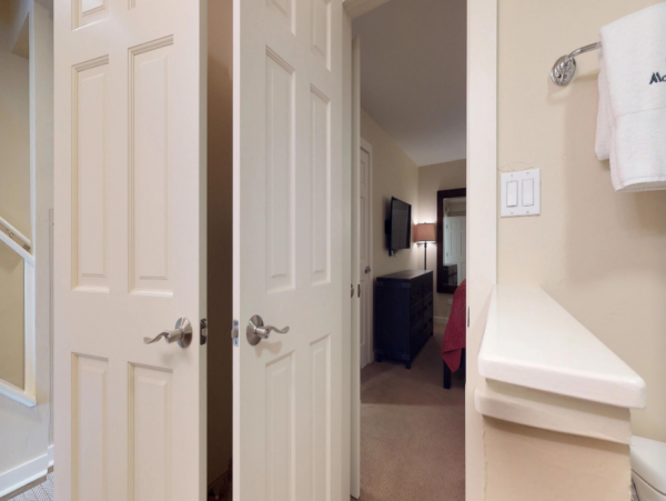 Great Value Vail Four Bedroom Vacation Condo Walk to Lifts