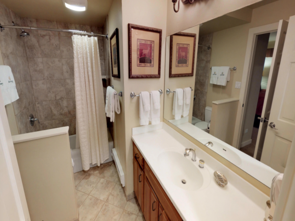 Great Value Vail Four Bedroom Vacation Condo Walk to Lifts