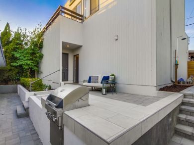 Luxury Four Bedroom Vacation Home in Pacific Beach Luxury Four Bedroom Vacation Home in Pacific Beach