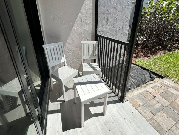 Beautiful Sanibel Condo Located on Beach with Communal Pool