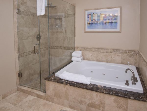 Vail Three Bedroom Mountain View Condo with Private Hot Tub