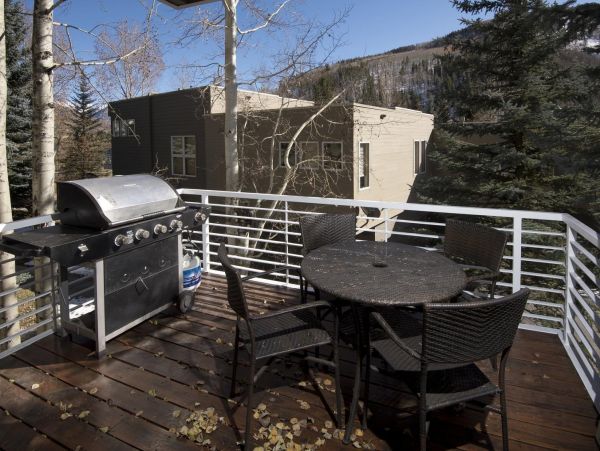 Vail Three Bedroom Mountain View Condo with Private Hot Tub