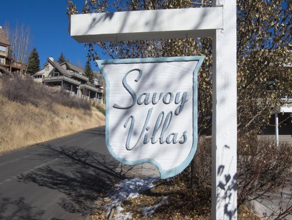 Vail Three Bedroom Mountain View Condo with Private Hot Tub