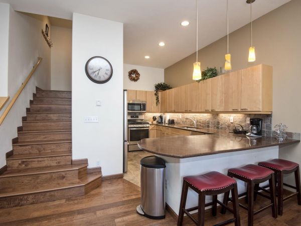 Vail Three Bedroom Mountain View Condo with Private Hot Tub