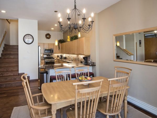 Vail Three Bedroom Mountain View Condo with Private Hot Tub