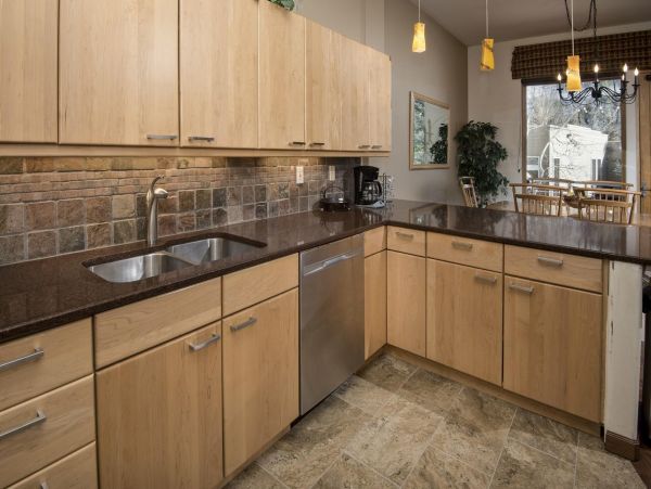 Vail Three Bedroom Mountain View Condo with Private Hot Tub