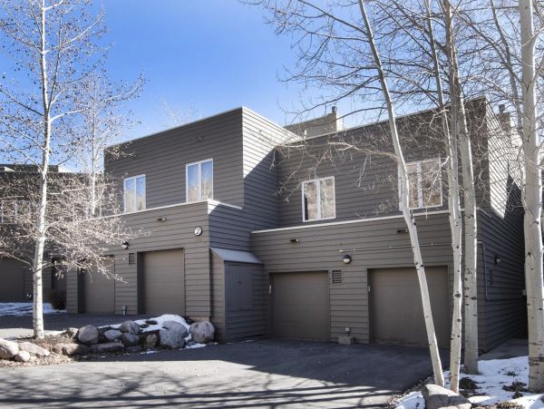 Vail Three Bedroom Mountain View Condo with Private Hot Tub