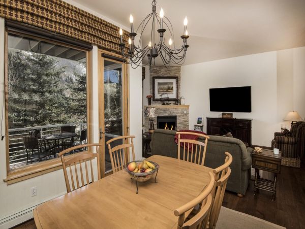 Vail Three Bedroom Mountain View Condo with Private Hot Tub