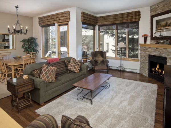 Vail Three Bedroom Mountain View Condo with Private Hot Tub