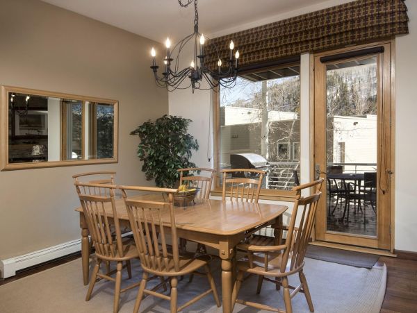 Vail Three Bedroom Mountain View Condo with Private Hot Tub