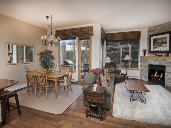 Vail Three Bedroom Mountain View Condo with Private Hot Tub