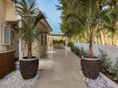 Luxury Saint Maarten Vacation Home Sleeps Fourteen Guests