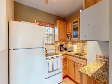 Walk to Beach One Bedroom Vacation Condo in Pompano Beach Walk to Beach One Bedroom Vacation Condo in Pompano Beach