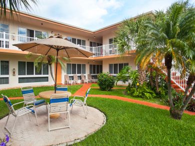 Walk to Beach One Bedroom Vacation Condo in Pompano Beach Walk to Beach One Bedroom Vacation Condo in Pompano Beach