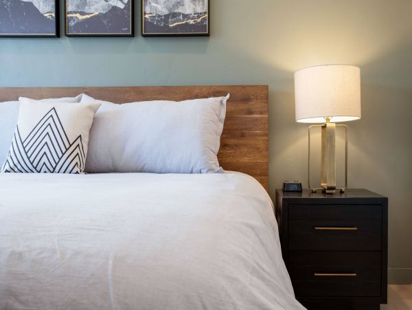 Contemporary Sleeps Four 400 Yards to the Ski Slope