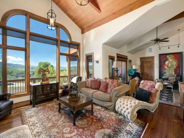 Luxury Estate 3 miles to slopes