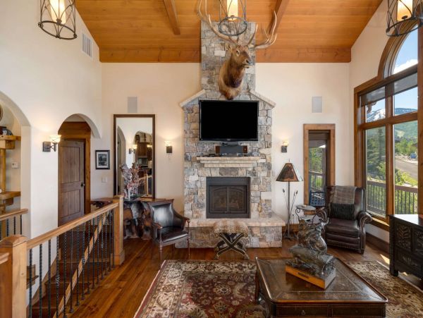 Luxury Estate 3 miles to slopes