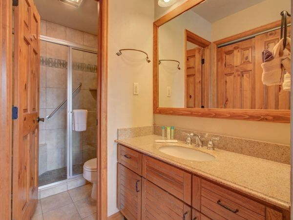 Top Floor Condo with 3 Bedrooms plus Loft Sleeps 10