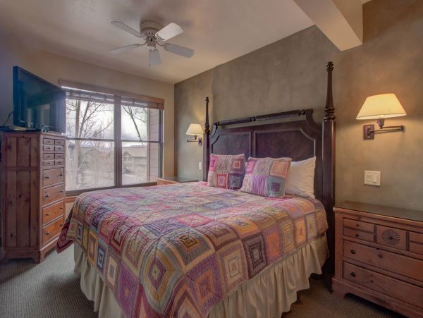 Top Floor Condo with 3 Bedrooms plus Loft Sleeps 10