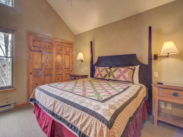 Top Floor Condo with 3 Bedrooms plus Loft Sleeps 10