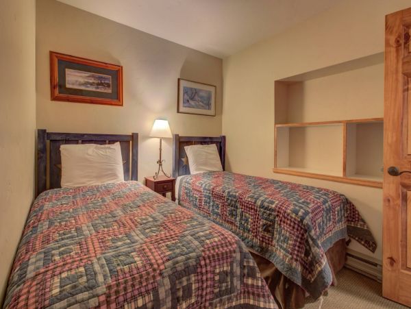 Top Floor Condo with 3 Bedrooms plus Loft Sleeps 10