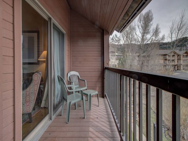 Top Floor Condo with 3 Bedrooms plus Loft Sleeps 10