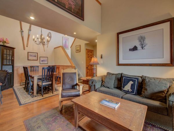 Top Floor Condo with 3 Bedrooms plus Loft Sleeps 10