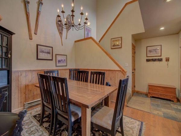 Top Floor Condo with 3 Bedrooms plus Loft Sleeps 10