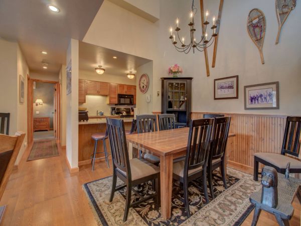 Top Floor Condo with 3 Bedrooms plus Loft Sleeps 10