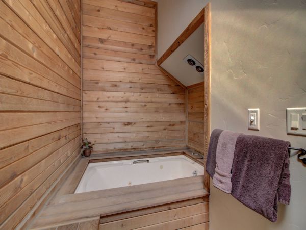 Top Floor Condo with 3 Bedrooms plus Loft Sleeps 10