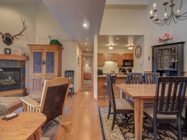 Top Floor Condo with 3 Bedrooms plus Loft Sleeps 10