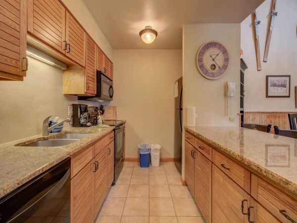 Top Floor Condo with 3 Bedrooms plus Loft Sleeps 10