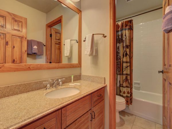 Top Floor Condo with 3 Bedrooms plus Loft Sleeps 10