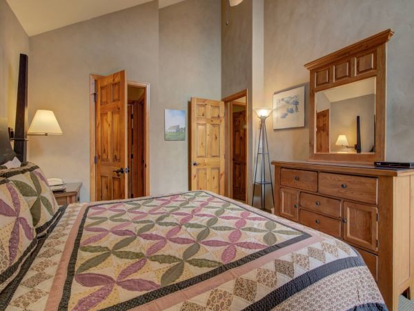 Top Floor Condo with 3 Bedrooms plus Loft Sleeps 10