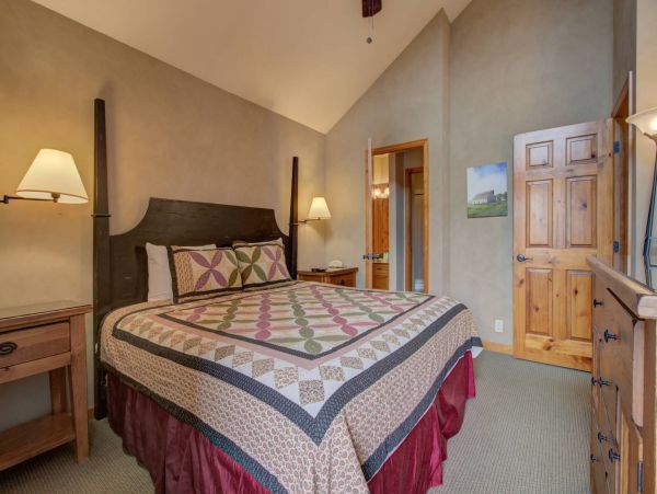 Top Floor Condo with 3 Bedrooms plus Loft Sleeps 10