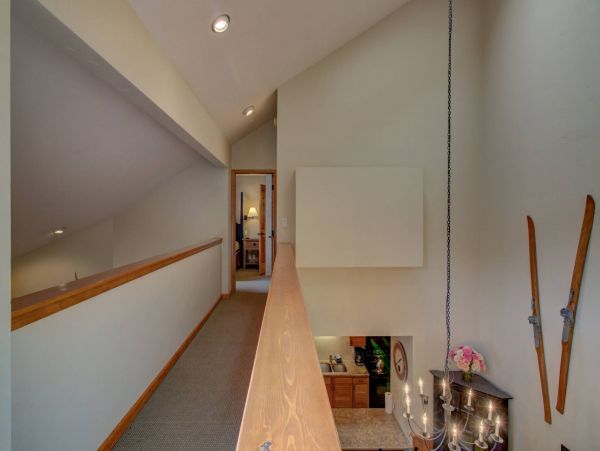 Top Floor Condo with 3 Bedrooms plus Loft Sleeps 10
