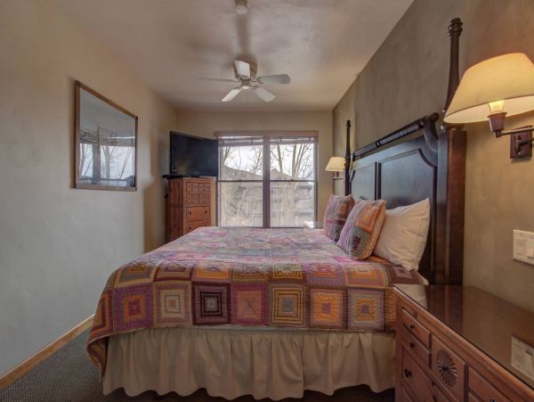 Top Floor Condo with 3 Bedrooms plus Loft Sleeps 10