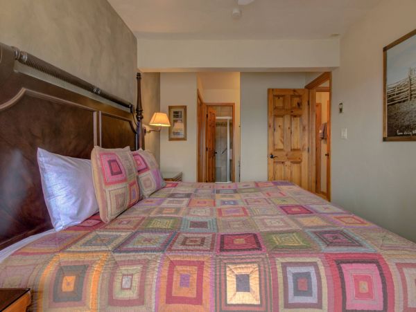 Top Floor Condo with 3 Bedrooms plus Loft Sleeps 10